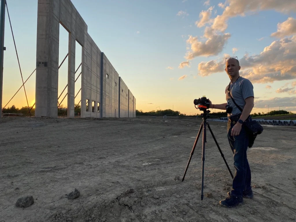 Photographing construction of a 900,000 sf tilt-wall building in the south suburbs of Chicago.